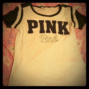 A short sleeve shirt